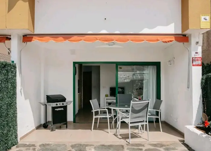 With Garden A Few Minutes From The Sea *